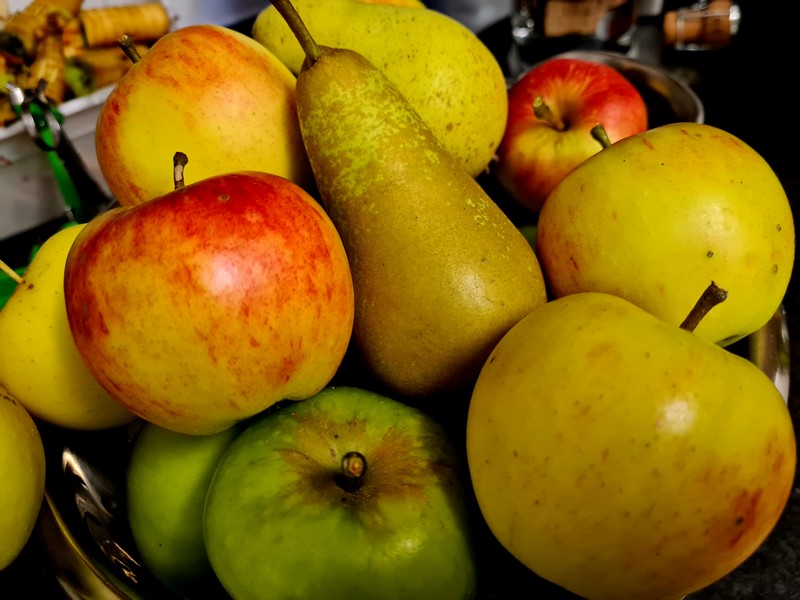 Apples and pears, ready to be prepped! – Just Frances